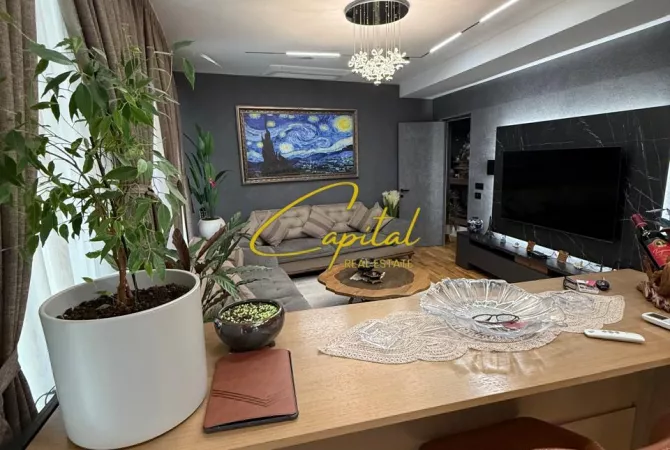 Appartamento in vendita a Tirana 2+1, Arredato