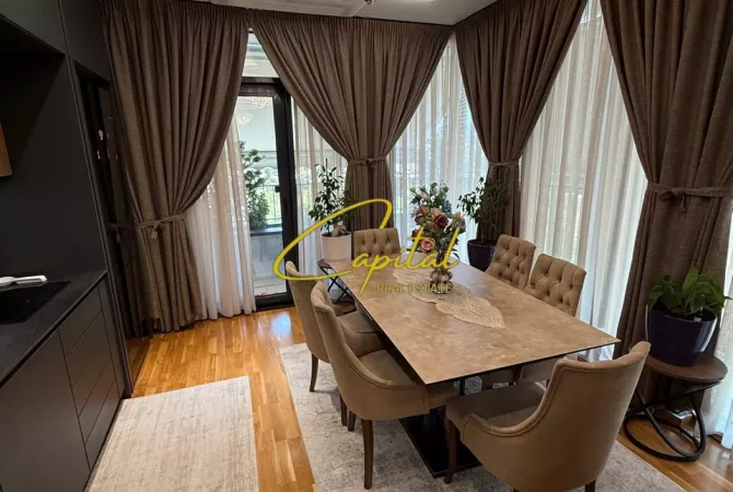 Appartamento in vendita a Tirana 2+1, Arredato