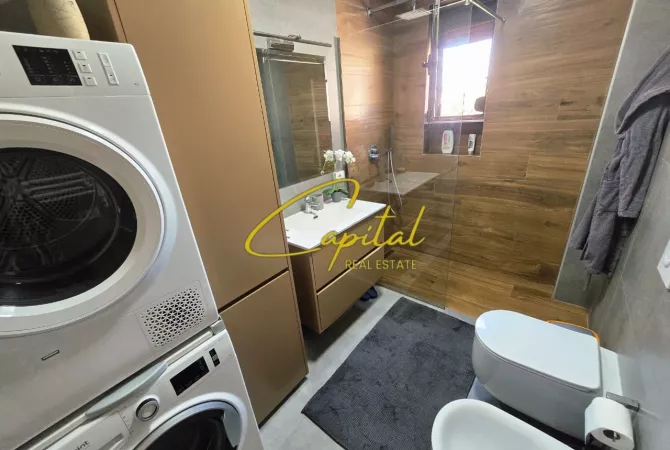 Appartamento in vendita a Tirana 1+1, Arredato