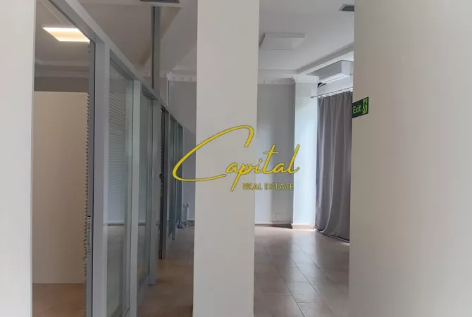 AMBIENT BIZNESI ME QERA 70 M2 STADIUMI ''AIR ALBANIA