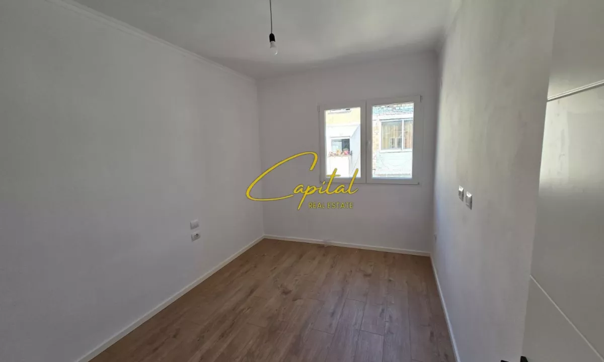 Shtepi ne shitje Apartament ne Tirane, 2+1, Mobilimi Bosh, pa mobiluar, Pagesa 128,000  Euro.
