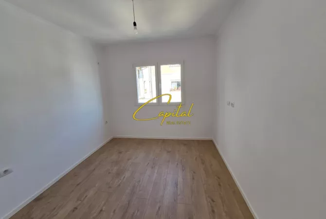 Shtepi ne shitje Apartament ne Tirane, 2+1, Mobilimi Bosh, pa mobiluar, Pagesa 128,000  Euro.