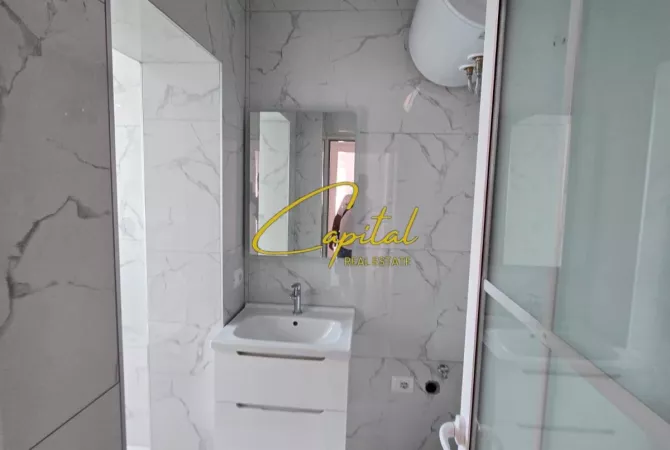 Shtepi ne shitje Apartament ne Tirane, 2+1, Mobilimi Bosh, pa mobiluar, Pagesa 128,000  Euro.