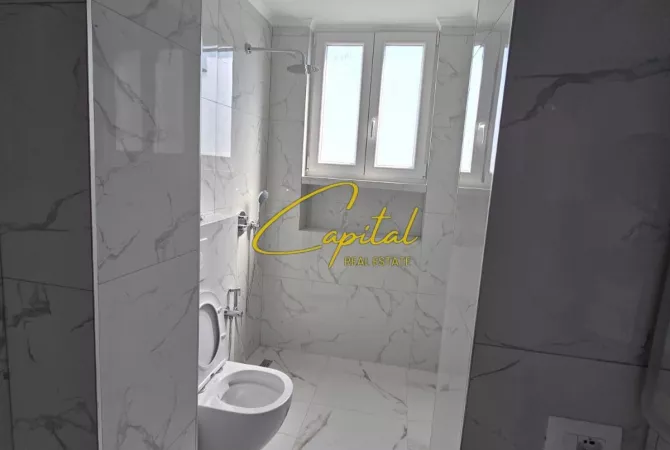 Shtepi ne shitje Apartament ne Tirane, 2+1, Mobilimi Bosh, pa mobiluar, Pagesa 128,000  Euro.