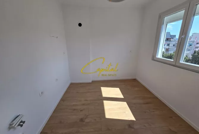 Shtepi ne shitje Apartament ne Tirane, 2+1, Mobilimi E mobiluar, Pagesa 145,000  Euro.