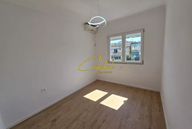 Shtepi ne shitje Apartament ne Tirane, 2+1, Mobilimi E mobiluar, Pagesa 145,000  Euro.