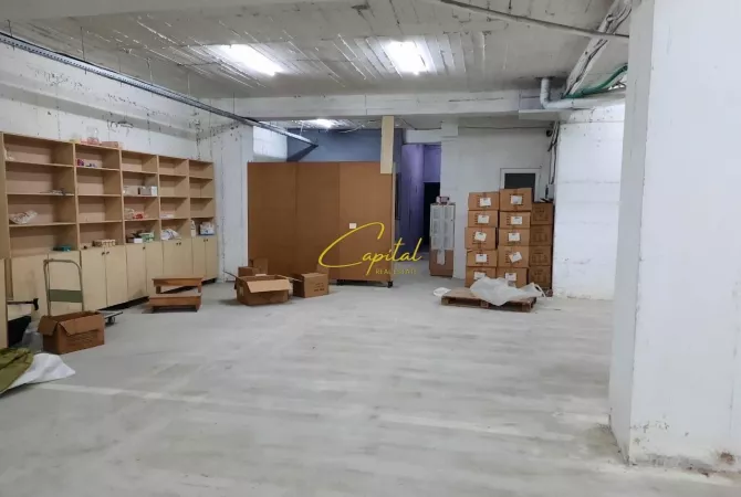 Business Property for Rent 4+1 in Tirana - 55,000 Leke