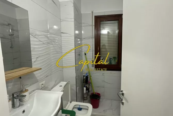 Shtepi me qera Apartament ne Tirane, 1+1, Mobilimi E mobiluar, Pagesa 50,000  Leke.