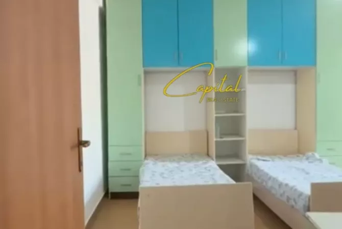 Shtepi ne shitje Apartament ne Tirane, 2+1, Mobilimi E mobiluar, Pagesa 127,000  Euro.