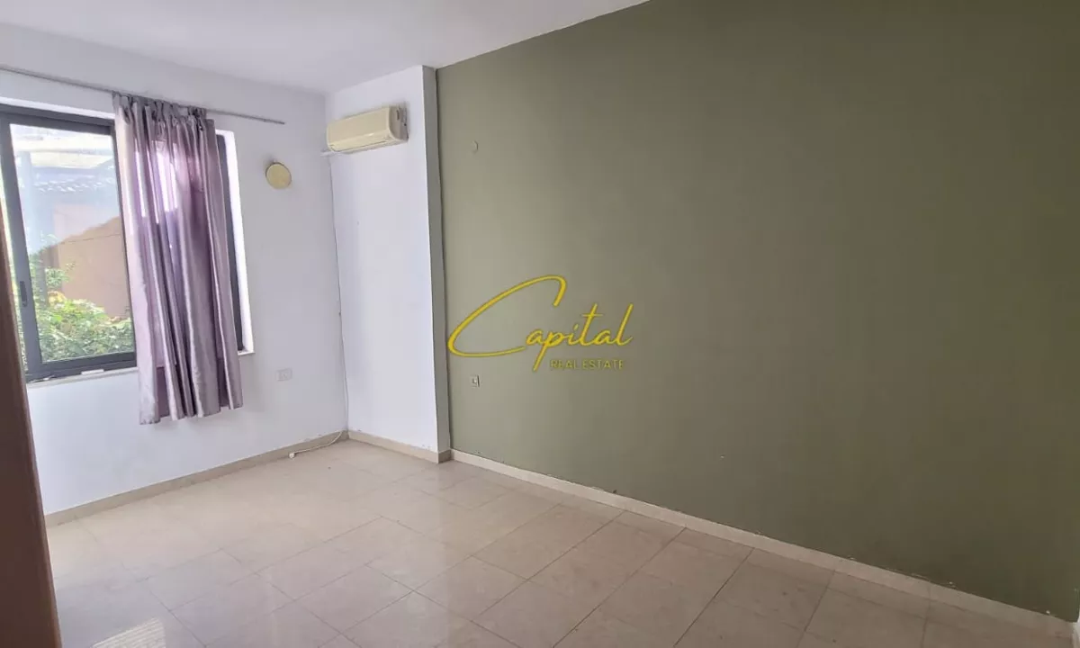 AMBIENT BIZNESI ME QERA 240 M2 SELVIA 1.500 EURO