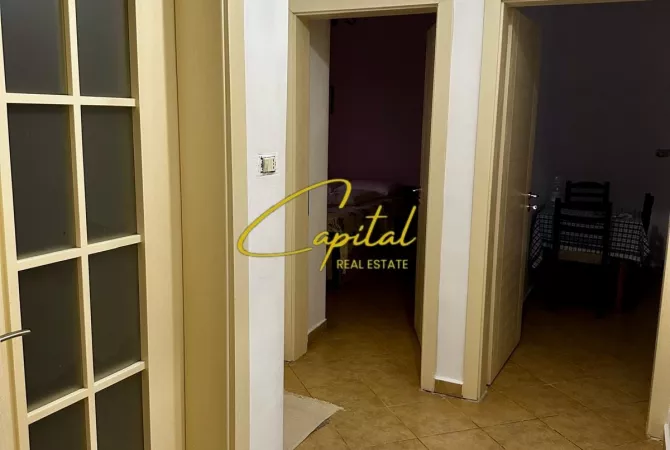 Shtepi ne shitje Apartament ne Tirane, 1+1, Mobilimi E mobiluar, Pagesa 185,000  Euro.