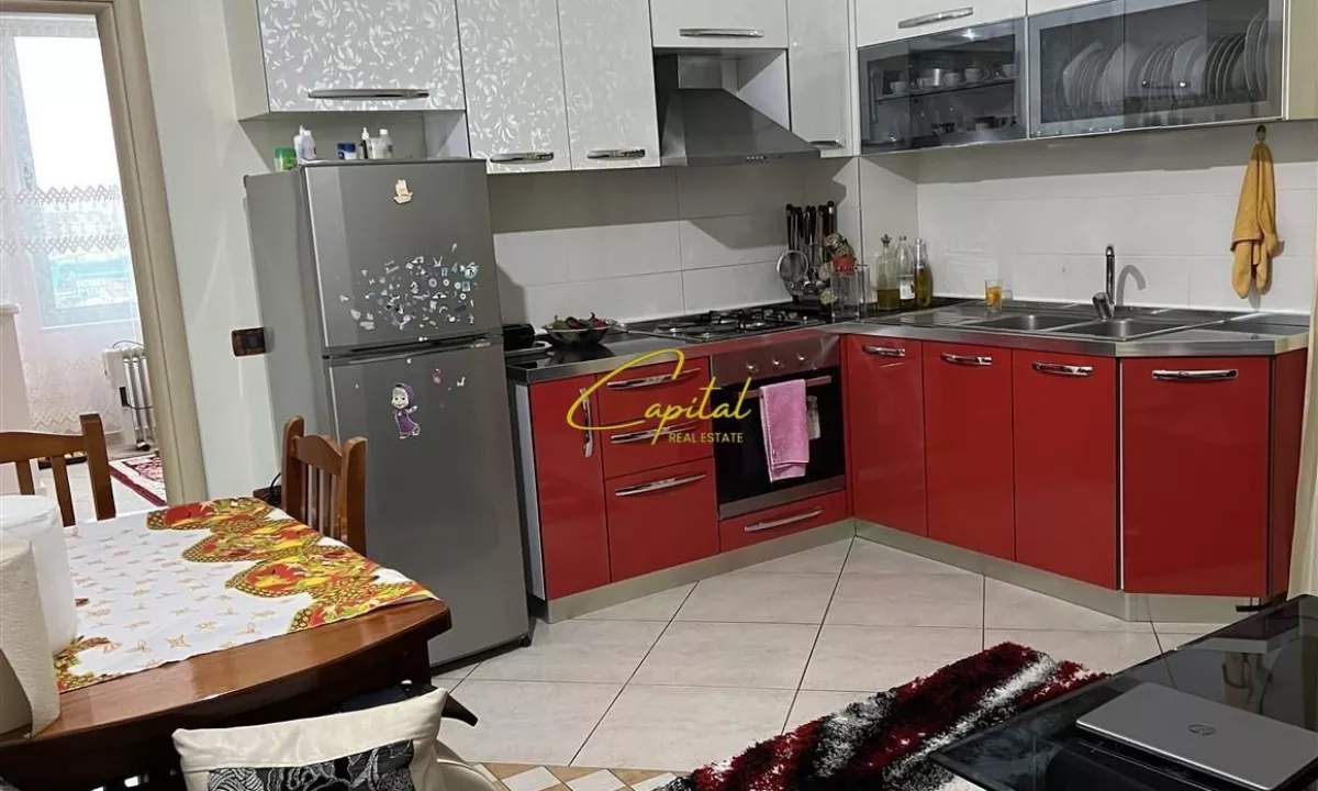 Shtepi ne shitje Apartament ne Tirane, 2+1, Mobilimi E mobiluar, Pagesa 89,000  Euro.