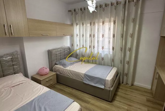 Shtepi ne shitje Apartament ne Tirane, 2+1, Mobilimi E mobiluar, Pagesa 145,000  Euro.