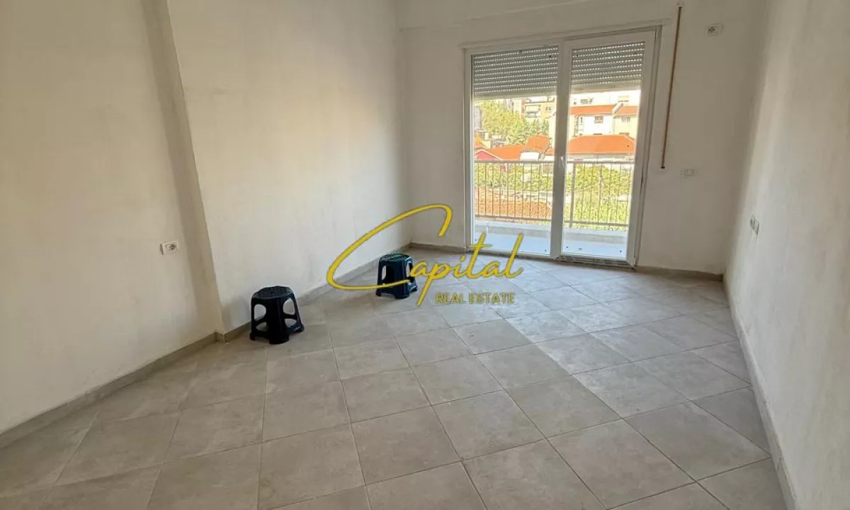 Shtepi ne shitje Apartament ne Tirane, 2+1, Mobilimi E mobiluar, Pagesa 180,000  Euro.