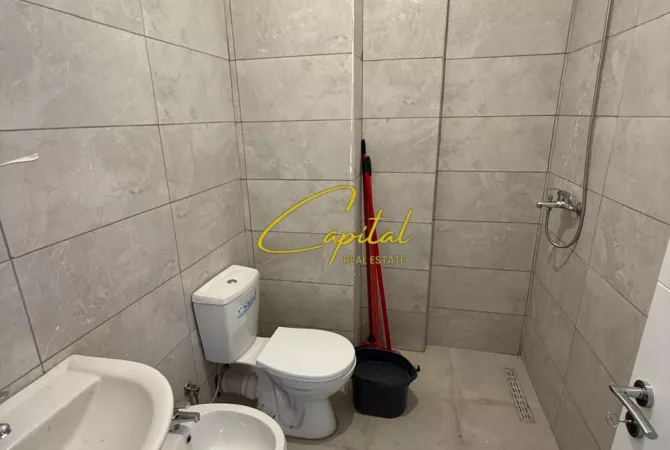 Shtepi ne shitje Apartament ne Tirane, 2+1, Mobilimi E mobiluar, Pagesa 180,000  Euro.