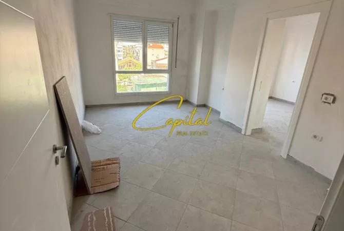 Shtepi ne shitje Apartament ne Tirane, 2+1, Mobilimi E mobiluar, Pagesa 180,000  Euro.