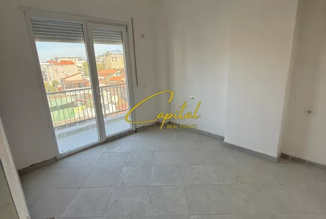 Shtepi ne shitje Apartament ne Tirane, 2+1, Mobilimi E mobiluar, Pagesa 180,000  Euro.