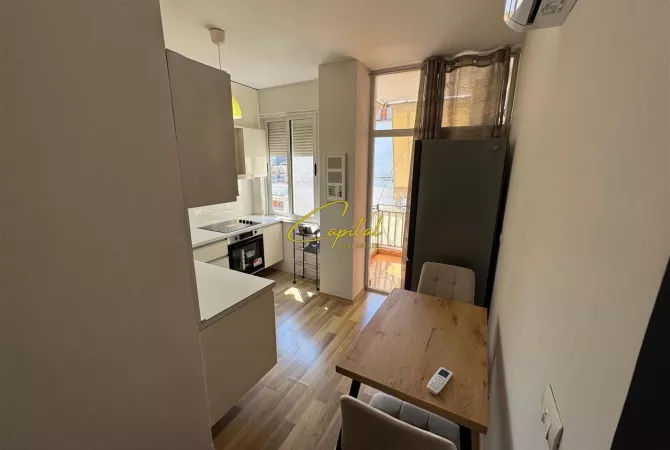 Shtepi me qera Apartament ne Tirane, 1+1, Mobilimi E mobiluar, Pagesa 650  Euro.