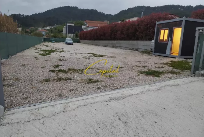 Truall ose Toke ne Tirane - 30,000 Leke