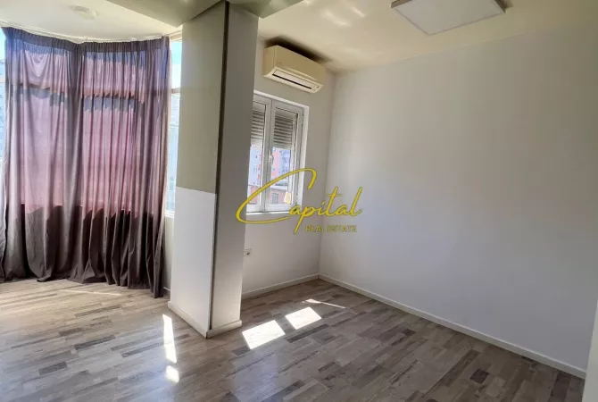 Business Property for Rent 3+1 in Tirana - 140,000 Leke