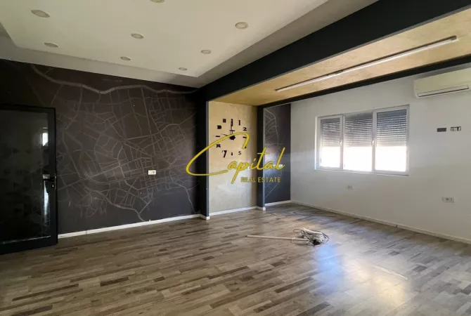 Business Property for Rent 3+1 in Tirana - 140,000 Leke
