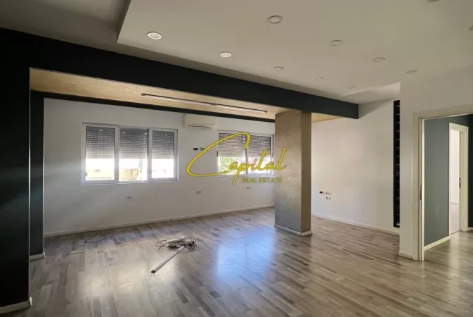 Business Property for Rent 3+1 in Tirana - 140,000 Leke