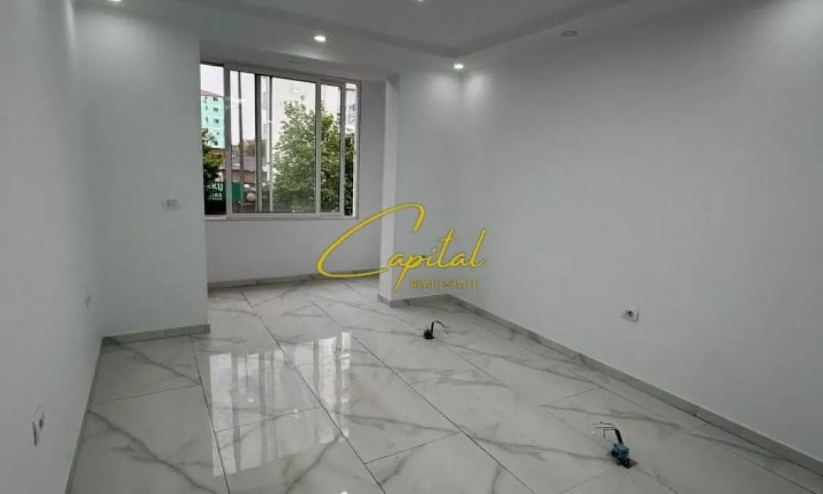 ZYRE ME QERA 50 M2 RRUGA E DIBRES 700 EURO