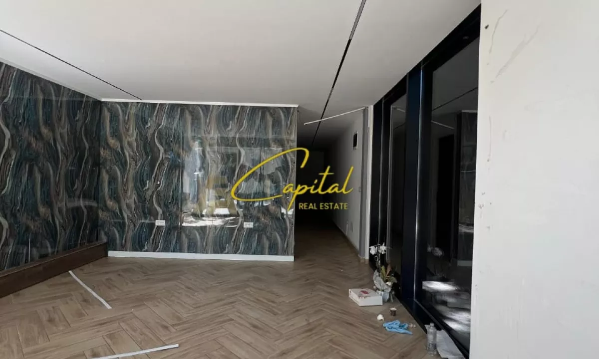 DYQAN ME QERA 65 M2 RRUGA E DIBRES 1.200 EURO