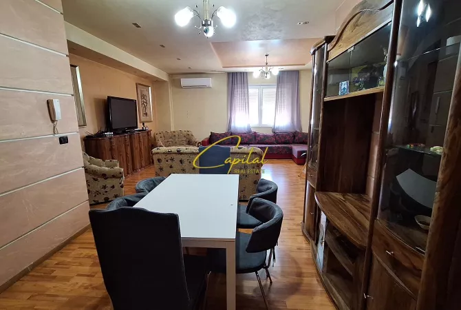 Shtepi me qera Apartament ne Tirane, 3+1, Mobilimi E mobiluar, Pagesa 700  Euro.