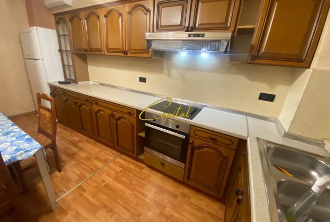 Shtepi me qera Apartament ne Tirane, 3+1, Mobilimi E mobiluar, Pagesa 700  Euro.