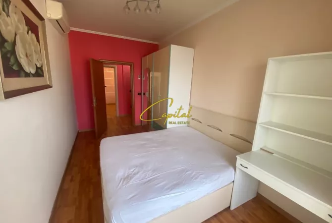 Shtepi me qera Apartament ne Tirane, 3+1, Mobilimi E mobiluar, Pagesa 700  Euro.