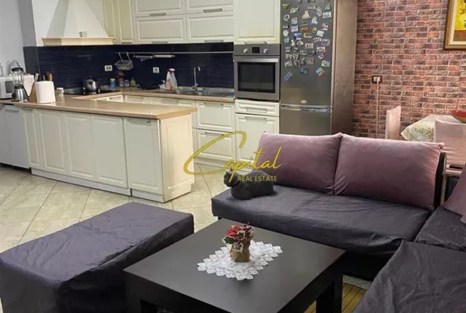 Appartamento in vendita a Tirana 2+1, Arredato