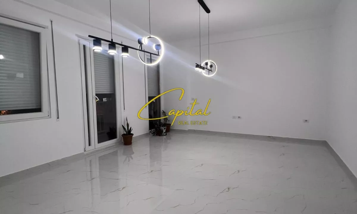 ZYRE ME QERA 86 M2 5 MAJI 650 EURO