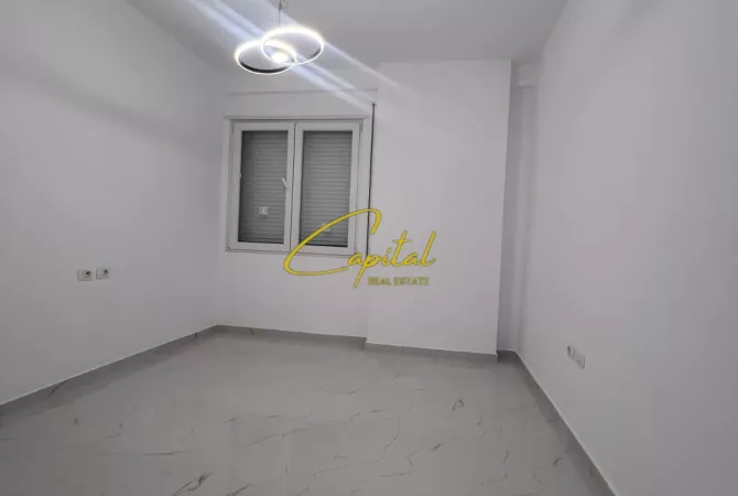 Business Property for Rent 3+1 in Tirana - 650 Euro