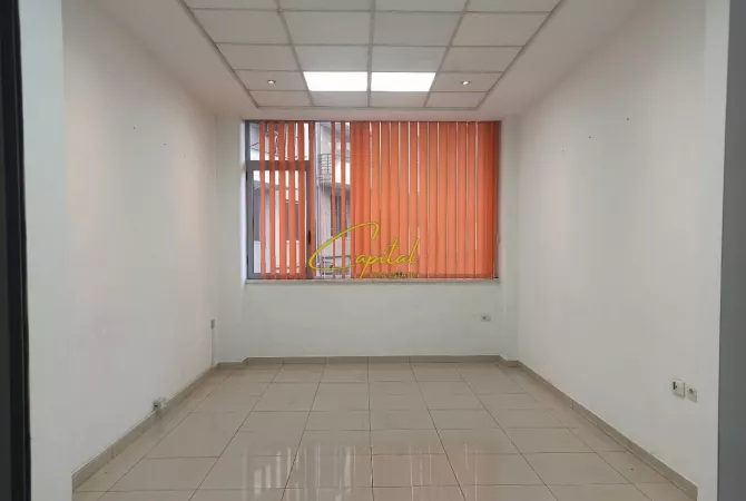 Business Property for Rent 3+1 in Tirana - 30,000 Leke