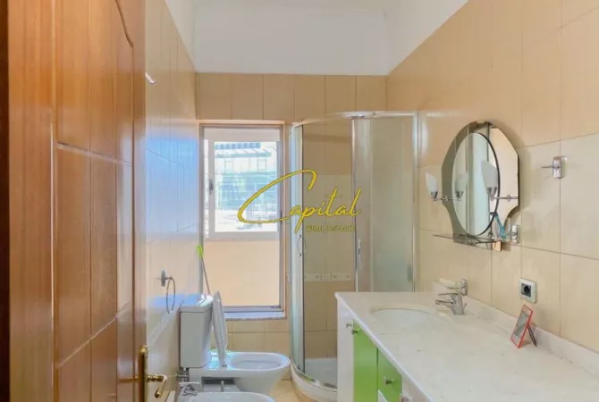 Shtepi me qera Apartament ne Tirane, 2+1, Mobilimi E mobiluar, Pagesa 700  Euro.