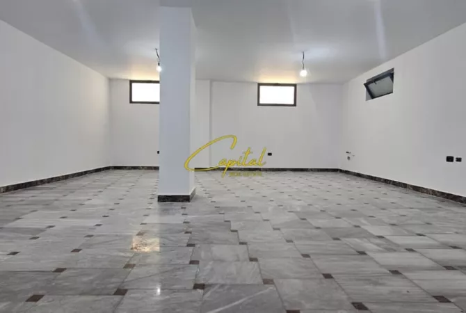 Business Property for Rent 3+1 in Tirana - 400,000 Leke