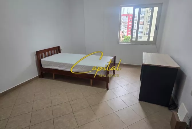Shtepi me qera Apartament ne Tirane, 3+1, Mobilimi E mobiluar, Pagesa 800  Euro.