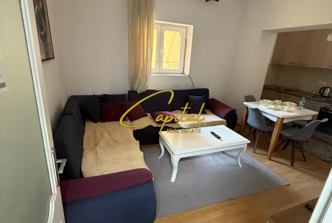 Shtepi ne shitje Apartament ne Tirane, 3+1, Mobilimi E mobiluar, Pagesa 175,000  Euro.