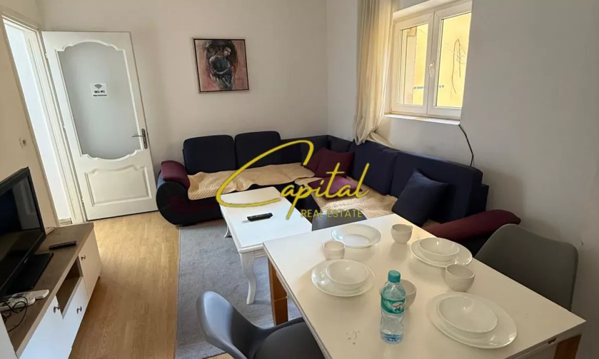 Shtepi ne shitje Apartament ne Tirane, 3+1, Mobilimi E mobiluar, Pagesa 175,000  Euro.