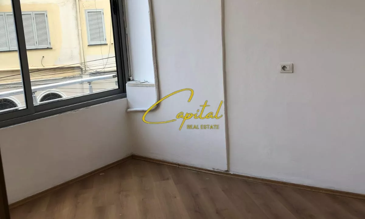 AMBIENT BIZNESI ME QERA 65 M2 QENDER 150.000 LEKE