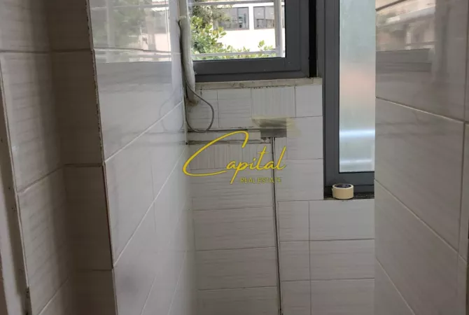 AMBIENT BIZNESI ME QERA 65 M2 QENDER 150.000 LEKE