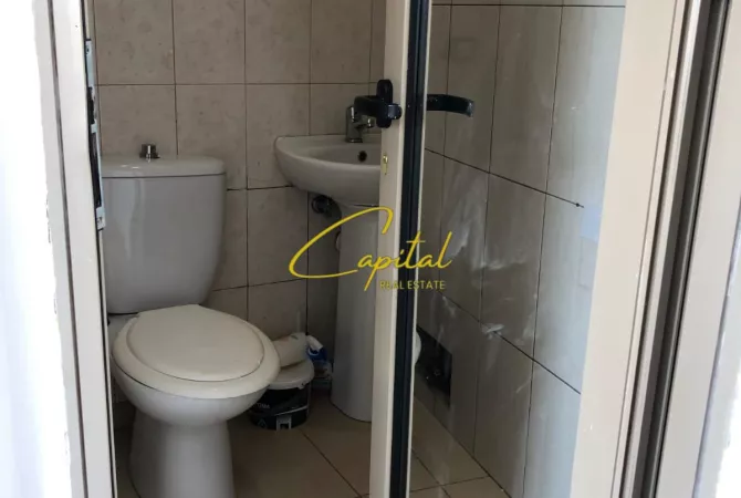 AMBIENT BIZNESI ME QERA 65 M2 QENDER 150.000 LEKE