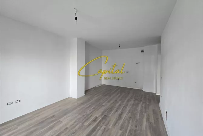 Shtepi ne shitje Apartament ne Tirane, 1+1, Mobilimi Bosh, pa mobiluar, Pagesa 126,000  Euro.