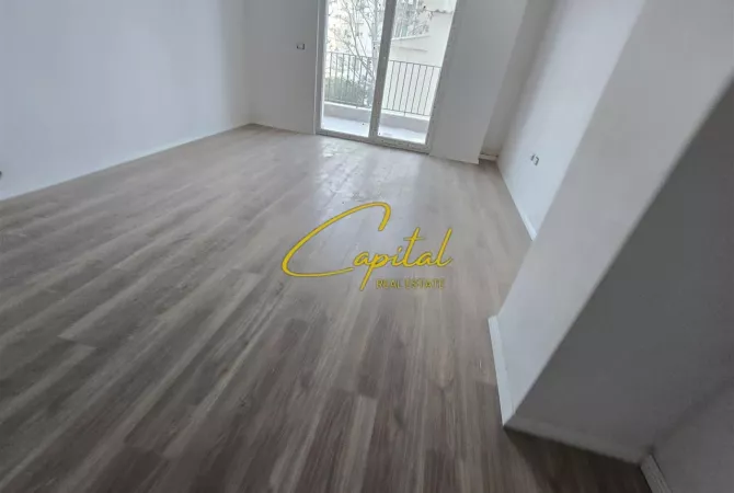 Shtepi ne shitje Apartament ne Tirane, 1+1, Mobilimi Bosh, pa mobiluar, Pagesa 126,000  Euro.