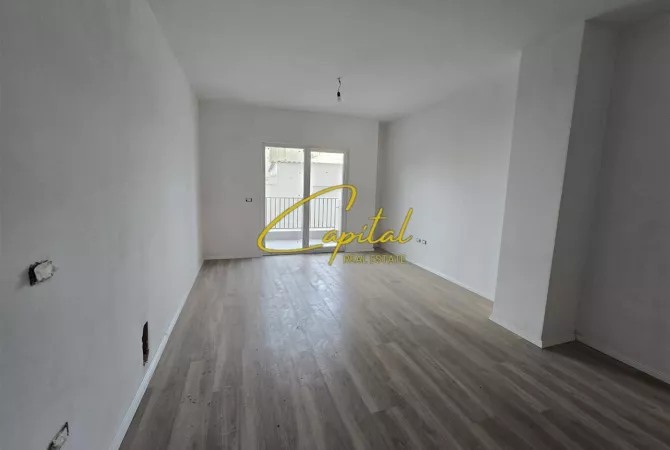 Shtepi ne shitje Apartament ne Tirane, 1+1, Mobilimi Bosh, pa mobiluar, Pagesa 126,000  Euro.
