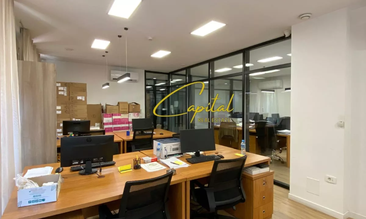 AMBIENT BIZNESI ME QERA 315 M2 RRUGA E BARRIKADAVE 4.600 EURO