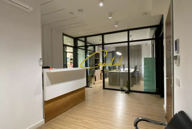 AMBIENT BIZNESI ME QERA 315 M2 RRUGA E BARRIKADAVE 4.600 EURO