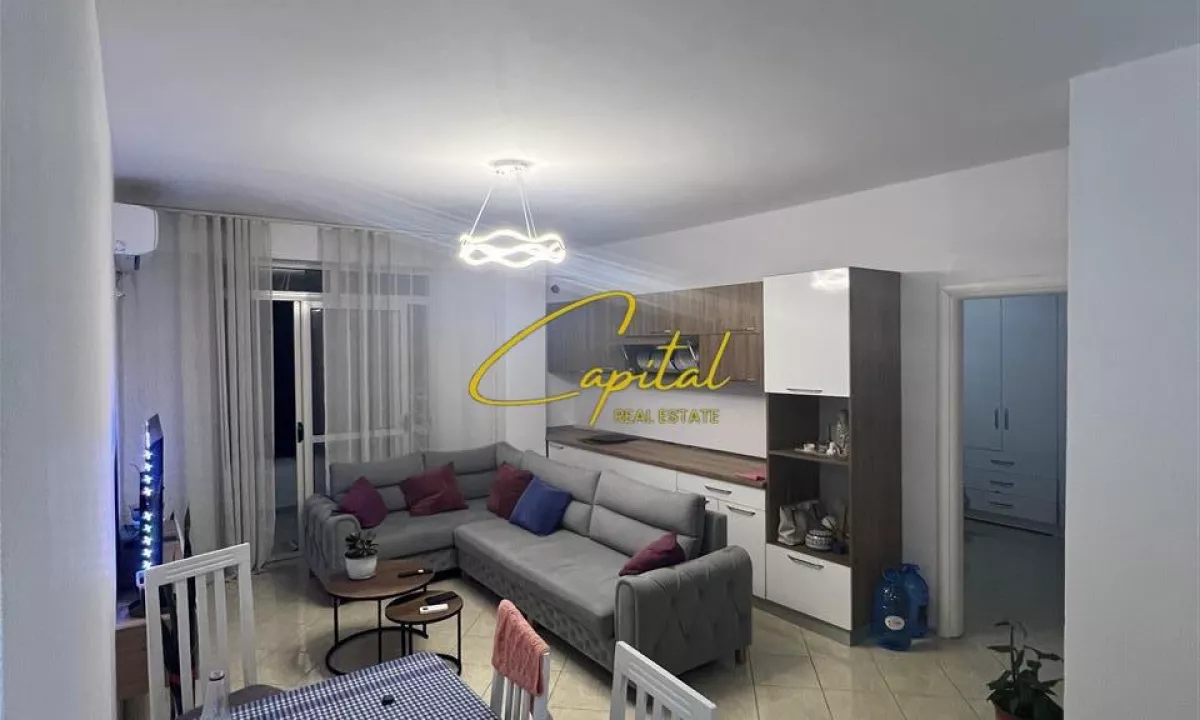 Shtepi ne shitje Apartament ne Tirane, 2+1, Mobilimi E mobiluar, Pagesa 160,000  Euro.