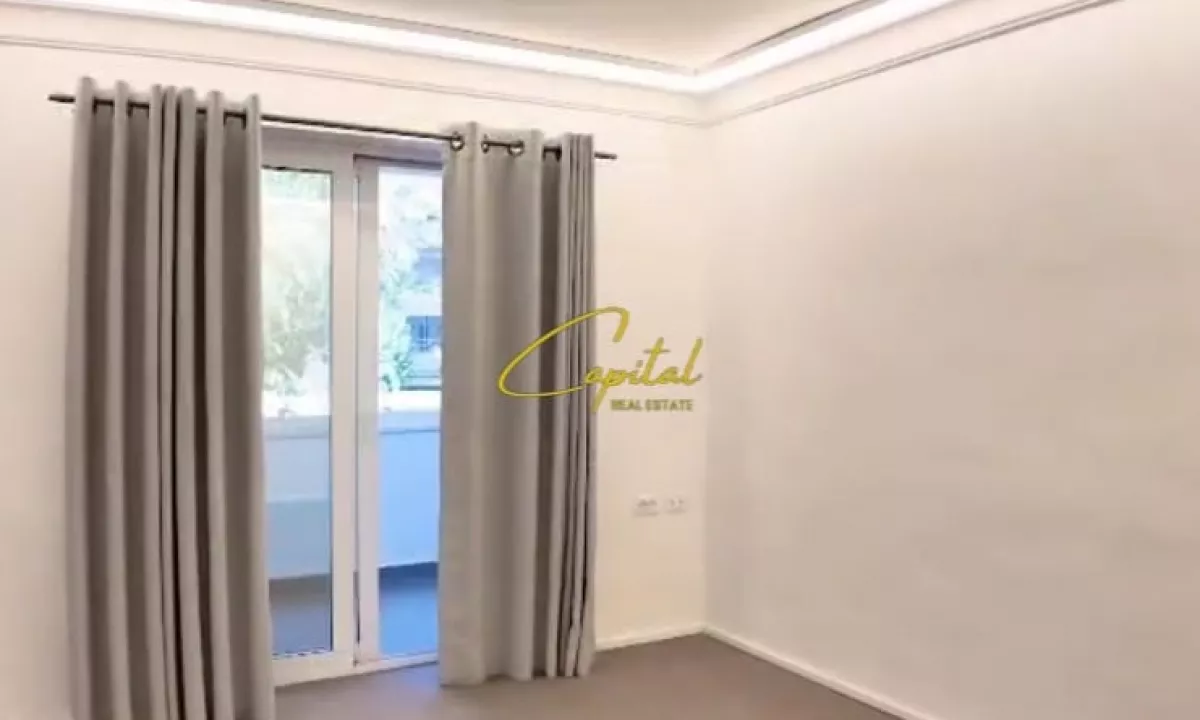 AMBIENT BIZNESI ME QERA 130 M2 RRUGA E DURRESIT 200.000 LEKE